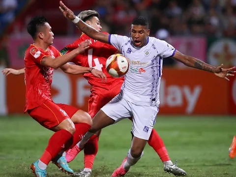 Văn Hậu xin lỗi vì hành động không đẹp; Trọng tài khiến Hà Nội thua CAHN?