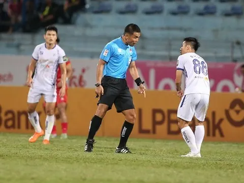 Trọng tài ngoại khiến cục diện V-League thay đổi?