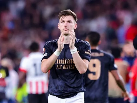 Cái kết đắng cho "Robertson đệ nhị" của Arsenal