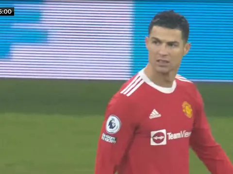 Cái nhăn mặt của Ronaldo và thông điệp sâu sắc gửi đến Rashford