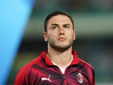 CĐV Milan tức giận vì sao trẻ tổ chức sinh nhật ngay sau khi đội nhà thua 0-5