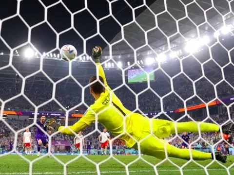 Cản 2 penalty + 18 cứu thua, thủ môn hay nhất World Cup lộ diện