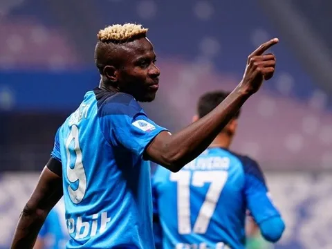 "Cân 2" rồi sút như Rashford, cỗ máy của Napoli khiến M.U phát cuồng