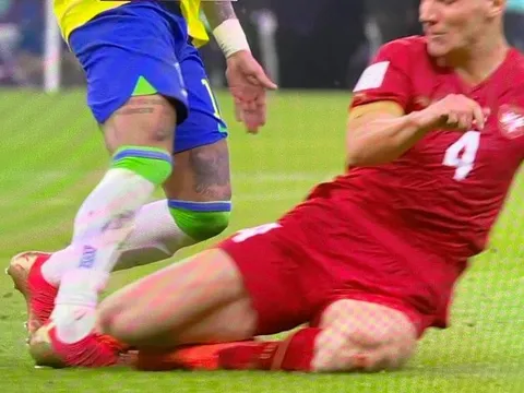 Cận cảnh chấn thương rùng rợn của Neymar