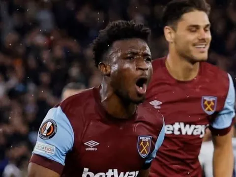 Cặp đôi tân binh của West Ham được ví như Cruyff & Rijkaard sau trận thắng Arsenal