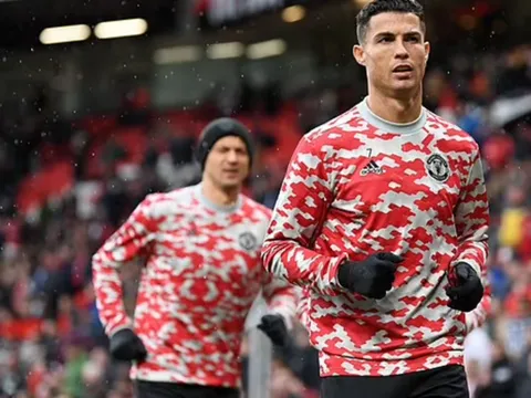 Solskjaer có thể bị sa thải vì xếp Ronaldo ngồi dự bị