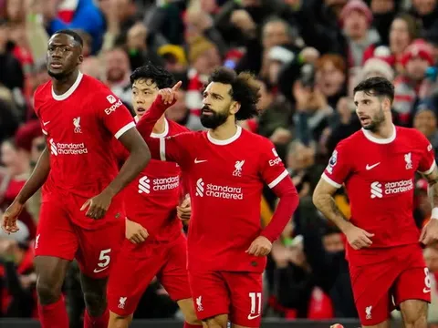 Carragher chỉ ra điểm yếu của Liverpool