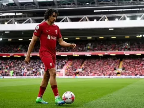 Carragher hiến kế giúp Liverpool tiết kiệm 100 triệu