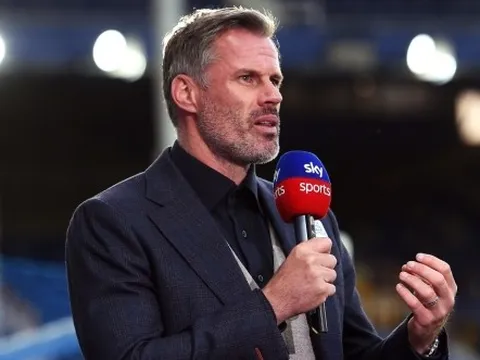 Carragher thừa nhận sai lầm với báu vật của Arsenal