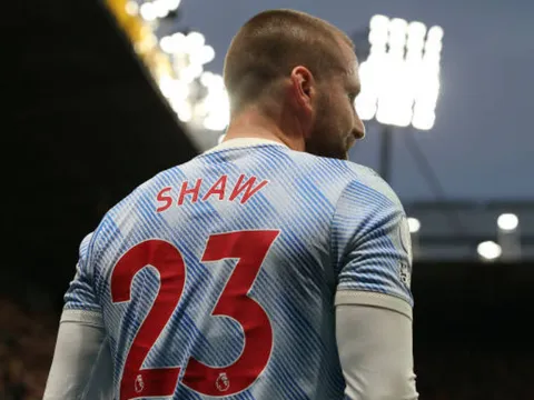 Carrick lý giải việc Shaw vắng mặt trong trận gặp Chelsea