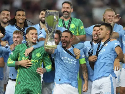 Việc nhẹ lương cao, thủ môn "siêu dị" Scott Carson lập siêu kỳ tích với Man City