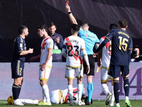 Carvajal nhận thẻ đỏ, Real Madrid chia điểm với Rayo Vallecano