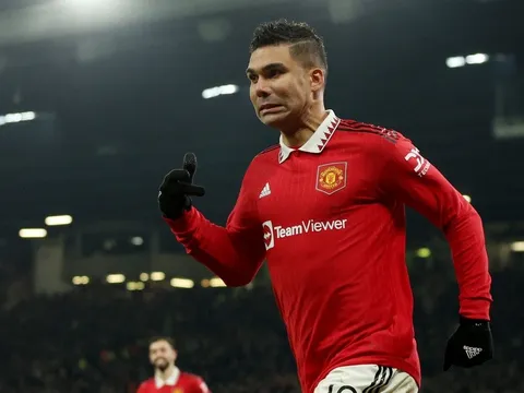 Peter Crouch nêu lý do Casemiro hay hơn Rodri