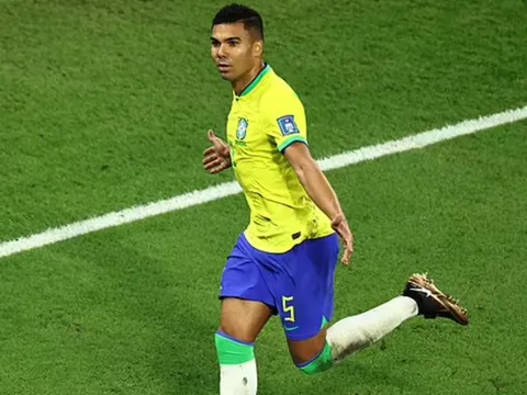 Casemiro gây bão mạng xã hội