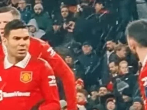 Casemiro lại không hài lòng với Bruno Fernandes