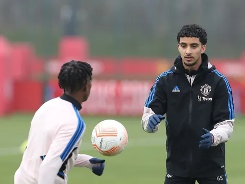 Casemiro trở lại, Ten Hag trình làng sao trẻ đấu Barcelona