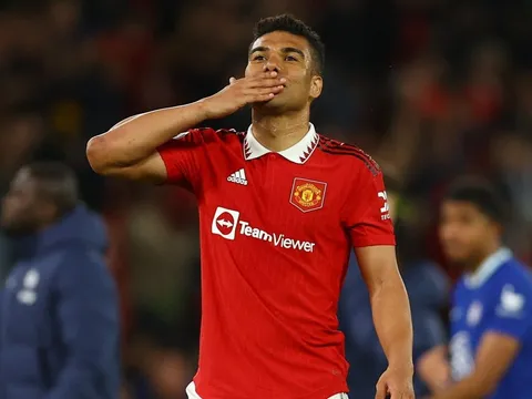 "Ông ấy đã ký hợp đồng, đưa tôi đến Man United"