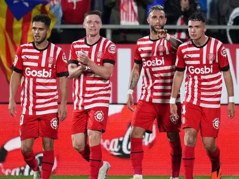 Castellanos lập poker xé lưới Real Madrid