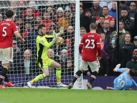 SỐC! De Gea điên tiết tung cú đấm