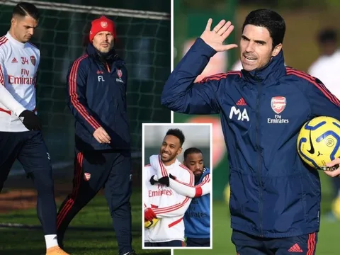 Ljungberg đồng ý ở lại Arsenal sau khi thảo luận với Arteta