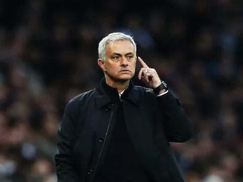 "Cậu ấy đi hay ở thì đều có liên quan đến Mourinho"