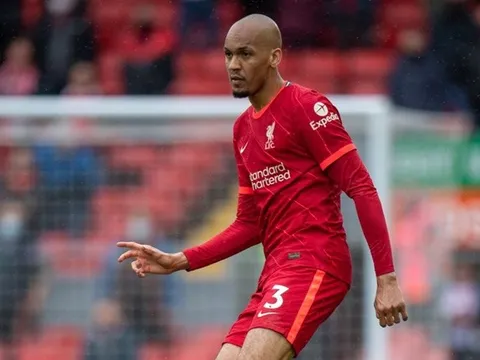 "Cậu ấy như một Van Dijk ở hàng tiền vệ"