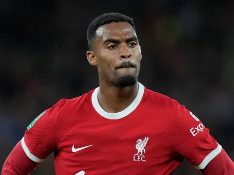 "Cậu ấy vô dụng hoàn toàn trước Fulham"