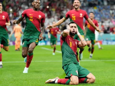 Cầu thủ Bồ Đào Nha bảo vệ chấm phạt đền trước tiểu xảo của Uruguay