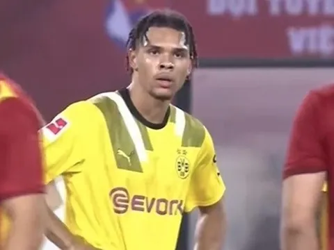 Cầu thủ Dortmund ngỡ ngàng khi trận gặp Việt Nam chỉ có 1 phút bù giờ