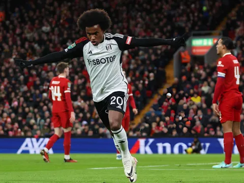 Cầu thủ làm khổ Konate và Van Dijk