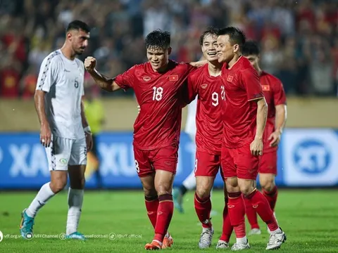 Cầu thủ lò Arsenal đến V-League; Cựu sao HAGL bị 'chơi khăm'; ĐT Việt Nam gút danh sách đấu Trung Quốc