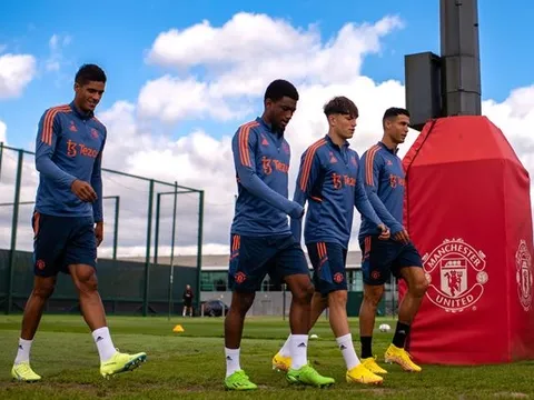 'Cầu thủ M.U đó chạy cả ngày, với trái bóng như dính vào chân'