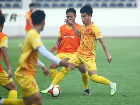 Cầu thủ U22 Việt Nam toát mồ hôi với buổi tập 'nhồi' thể lực