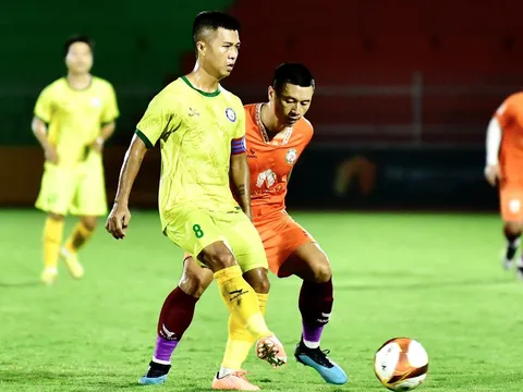 Cầu thủ V-League kêu cứu, đội bóng không có tiền trả lương