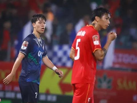 Cầu thủ Việt kiều không may gặp Văn Hậu ngày ra mắt V.League