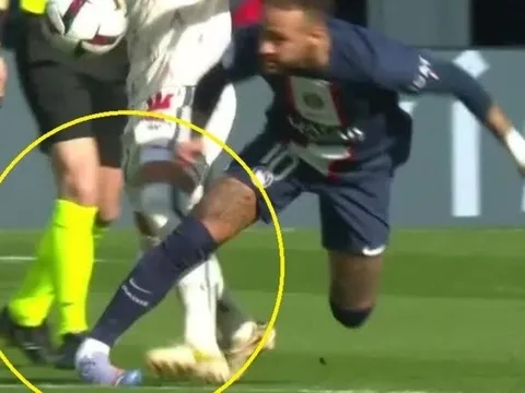 CĐV chế nhạo chấn thương của Neymar