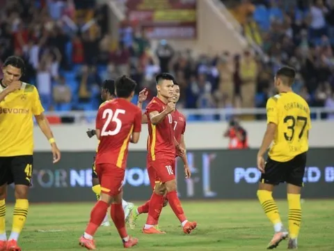 CĐV ĐNÁ không phục; Trọng tài giải thích lý do bù giờ 1 phút; Thái Lan chốt danh sách dự AFF Cup