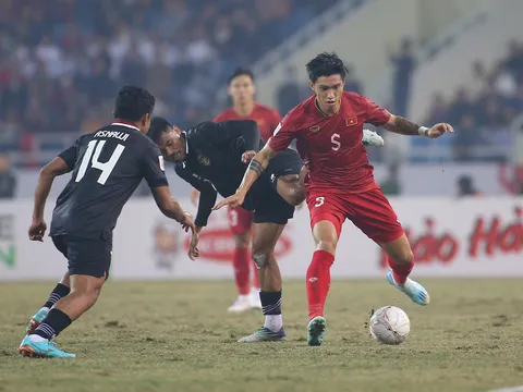 CĐV Đông Nam Á dậy sóng, chê cầu thủ Indonesia chơi... Pencak Silat ở Mỹ Đình