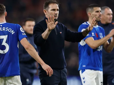 CĐV Everton nổi giận khi đội nhà thua đậm đối thủ yếu