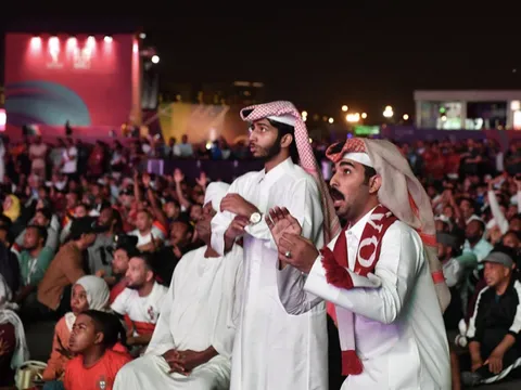 CĐV Qatar phẫn nộ vì đội nhà bị loại sớm