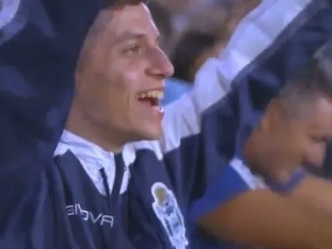 CĐV thán phục Messi sau pha đá phạt thành bàn