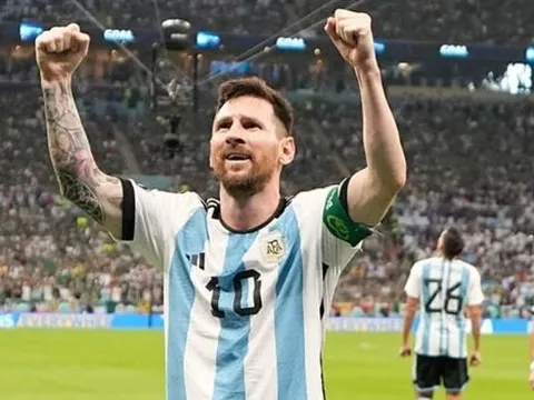 CĐV Trung Quốc vỡ òa trước siêu phẩm của Messi