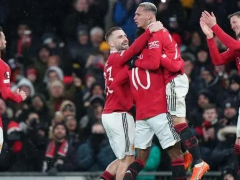 Thu hồi bóng 16 lần, bom tấn Man Utd 'chuộc tội' thành công