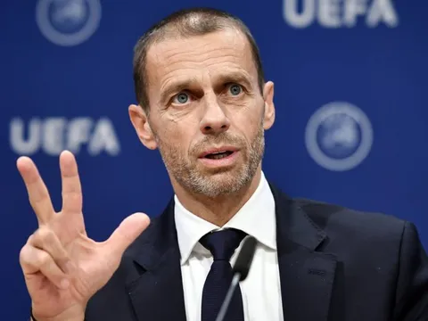 Pep Guardiola nổi đóa với chủ tịch UEFA