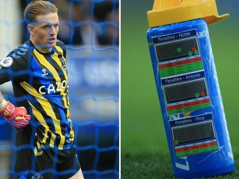 Chai nước của Jordan Pickford gây bão mạng xã hội