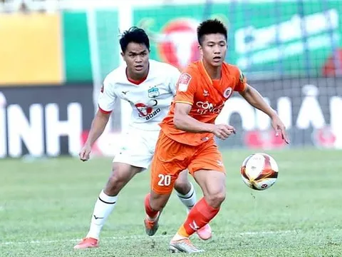 Chấn thương của Văn Đức và tấm gương sáng từ Hùng Dũng