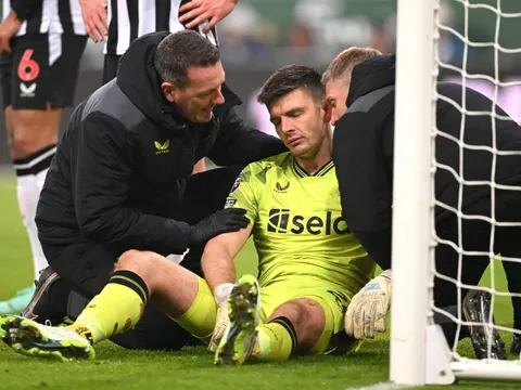 Nick Pope chấn thương, cơ hội cho Ramsdale và người cũ Quỷ Đỏ