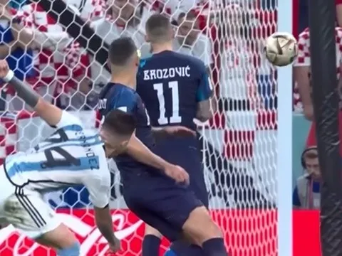 Chạy không biết mệt, chiến binh Argentina lại khiến Liverpool - M.U chao đảo