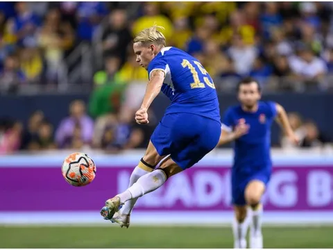 Chelsea choáng váng với Mudryk