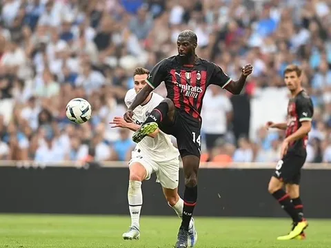 Chelsea đàm phán triệu tập người thừa